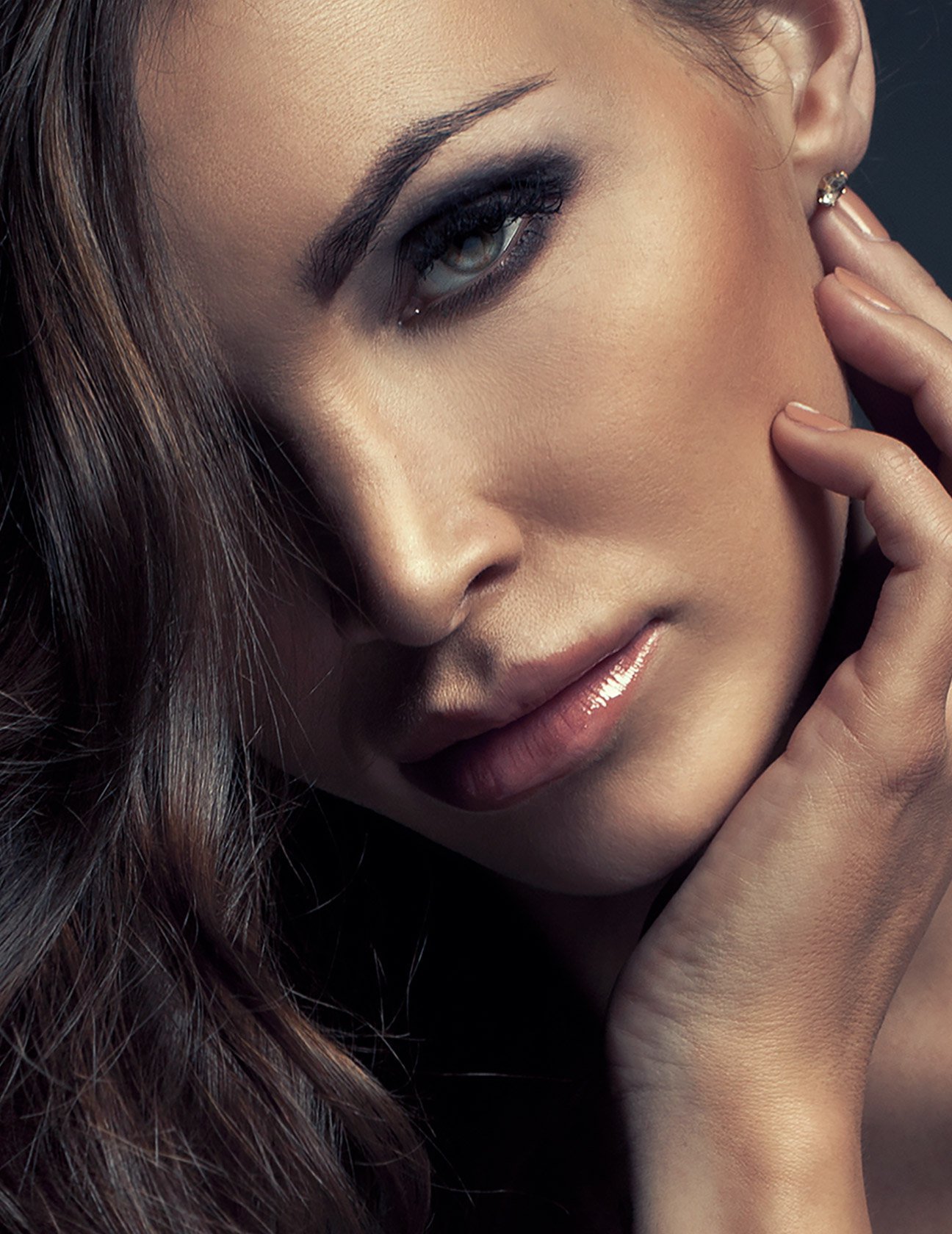 Orange County lower eyelid surgery model with brown hair